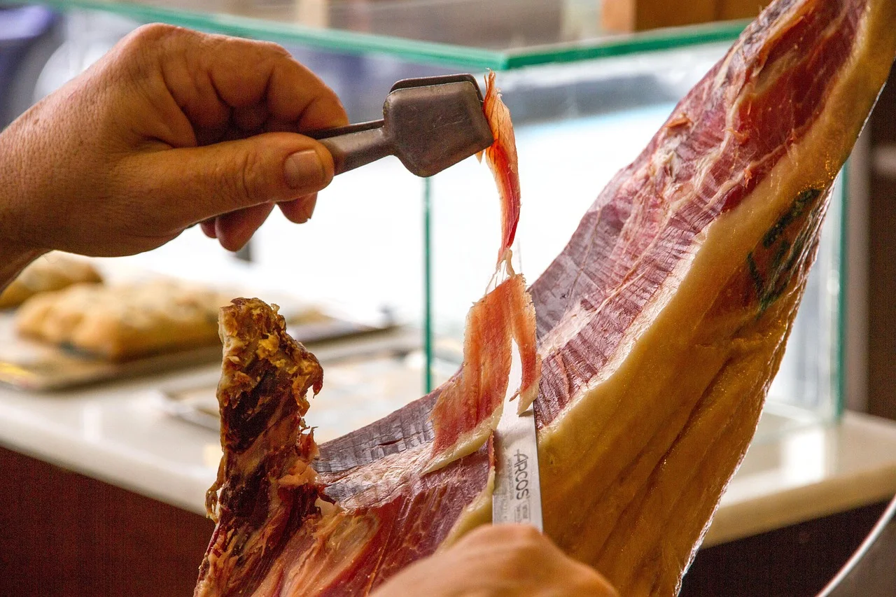 ¿Qué tiene de especial el jamón ibérico de bellota frente a otros jamones?